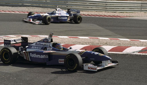 1996: Die Teamkollegen Villeneuve und Hill kämpften um den Titel. In Suzuka schied Villeneuve aus, Hill wurde zum ersten und letzten Mal Weltmeister