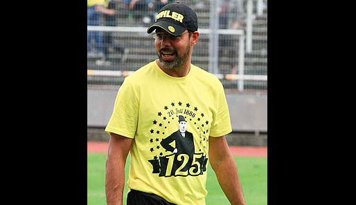Zum Gedenken an den 125. Geburtstag von Jacobi trug die komplette Mannschaft der Dortmunder U 23 und auch Trainer David Wagner zum Saisonauftakt ein spezielles T-Shirt