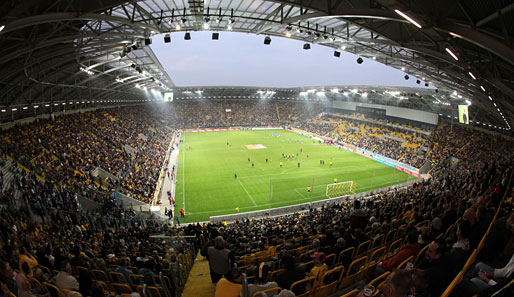 Stadt: Dresden; Name: Rudolf-Harbig Stadion; Plätze: 27.190