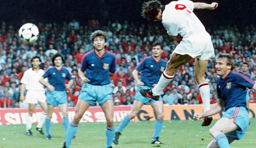 1989 holte Milan den Europacup der Landesmeister. Ruud Gullit und Marco van Basten (hier das 4:0) deklassierten Steaua Bukarest