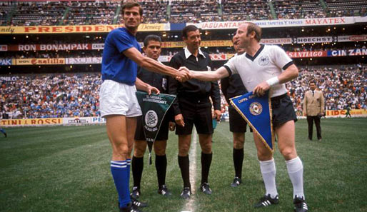 Einer der großen Inter-Stars war Giacinto Facchetti - hier mit Uwe Seeler vor dem Jahrhundertspiel in Mexiko 1970