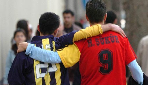 Galatasaray und Fenerbahce haben inzwischen ein gemeinsames Slogan gefunden: "Ewige Freunde, ewige Rivalen"