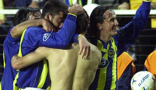 Doch auch Fenerbahce feierte schon tolle Siege: 2002 gewann Fener in der Liga mit 6:0