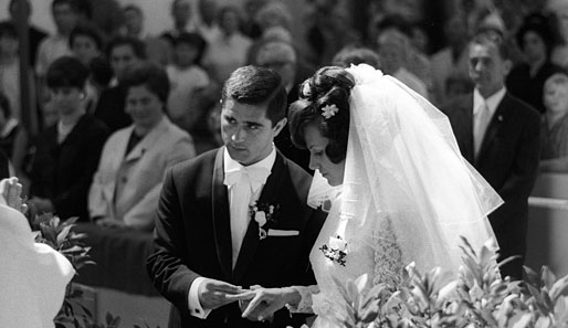 Die Hochzeitsglocken läuten: Der Bomber gibt seiner Uschi am 21. August 1967 da Ja-Wort