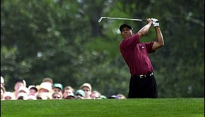 2001: Tiger Woods gewinnt seinen zweiten Masters-Titel und verweist David Duval und Phil Mickelson auf die Plätze