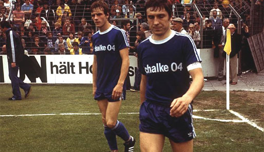 Zur Abwechslung mal königsblau: Klaus Fischer (r., 21 Tore) und Rüdiger Abramczik (18) im Jahre 1979