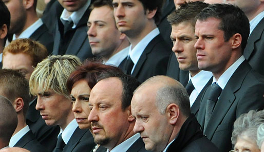 Derweil fanden sich Mannschaft und Coach des FC Liverpool in Anfield ein. Neben Fernando Torres (l.) waren auch Steven Gerrard und Jamie Carragher anwesend
