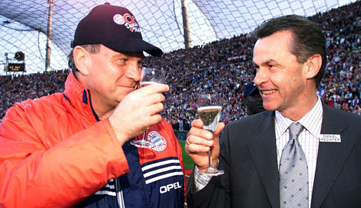 Mit Manager Uli Hoeneß gab's gleich in der ersten Saison den Meister-Champagner
