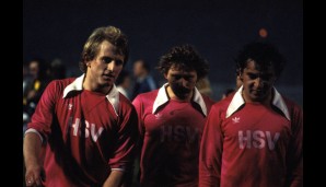 ...1977 holt der HSV seinen ersten internationalen Titel, den Europapokal der Pokalsieger. Rechts im Bild: Felix Magath