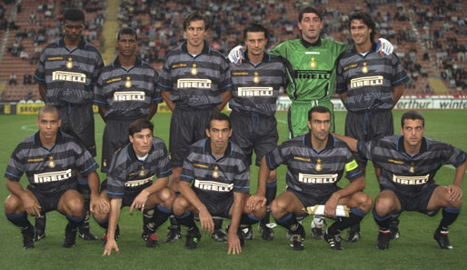 1998: Giuseppe Bergomi (2.v.u.r.) war Kapitän des Teams, Javier Zanetti (2.v.u.l.) sollte sein Amt später übernehmen