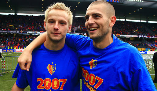 Mit der ersten Mannschaft des FCB gewann Rakitic (l.) 2007 den nationalen Pokal - gemeinsam mit Kumpel und HSV-Spieler Mladen Petric