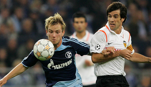 Mit Schalke startete Rakitic (l.) in der Champions League und traf unter anderem auf den FC Valencia um Kapitän David Albelda (r.)