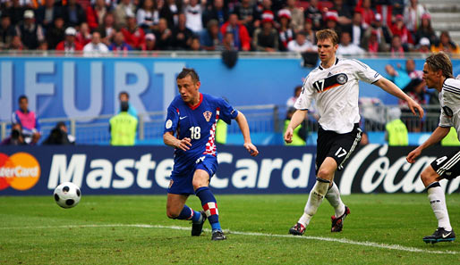 EURO 2008 in Österreich und der Schweiz: Olic trifft beim Sieg Kroatiens gegen Deutschland. Sein Team zieht als Gruppensieger ins Viertelfinale ein