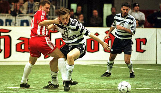 Doch der Reihe nach. Seine ersten Gehversuche in Deutschland machte er 1998 bei der Hertha. Hier beim Hallenmasters in Magdeburg