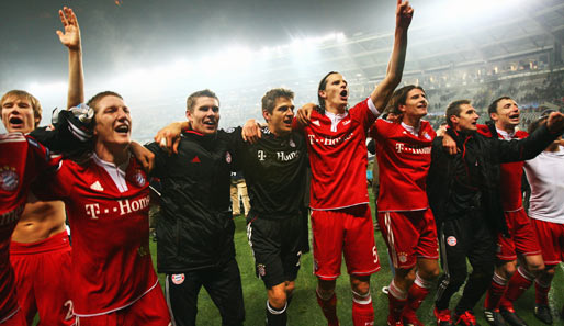 Der FC Bayern sichert sich durch einen überragenden 4:1-Sieg bei Juventus Turin das Champions-League-Achtelfinalticket. Auch Stuttgart kommt weiter