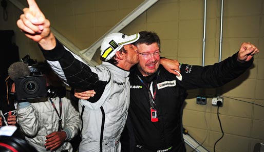 Jenson Button (l.) wird erstmals Formel-1-Weltmeister - Ross Brawn (r.) freut sich über den Konstrukteurstitel