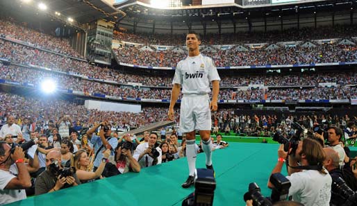 Cristiano Ronaldo wird nach seinem 94-Millionen-Transfer von Manchester United bei Real Madrid vorgestellt