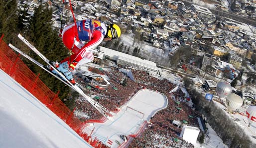OKTOBER: Österreichs Skistar Hermann Maier gibt das Ende seiner herausragenden Karriere bekannt