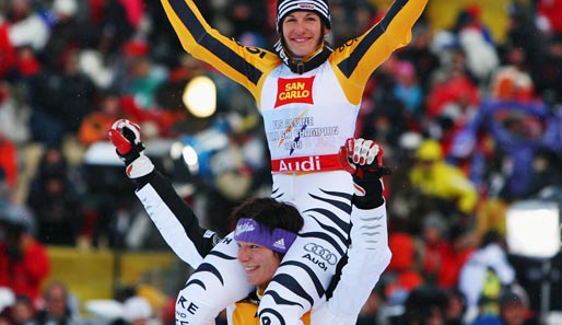 Maria Riesch (unten) und Kathrin Hölzl gewinnen bei der Ski-WM in Val d'Isere jeweils eine Goldmedaille