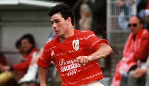 Seine erste Profistation war bei Standard Lüttich, im Sommer 1988 wechselte er dann zum RFC Lüttich