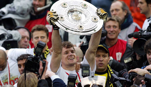 Doch es gibt auch etwas zu feiern: 2002 wird Lehmann mit dem BVB zum ersten und einzigen Mal Deutscher Meister