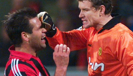 Im Februar 2002 kämpfen Dortmund und Leverkusen um den Titel: Und Jens Lehmann gegen Ulf Kirsten. Der Nasenzwicker