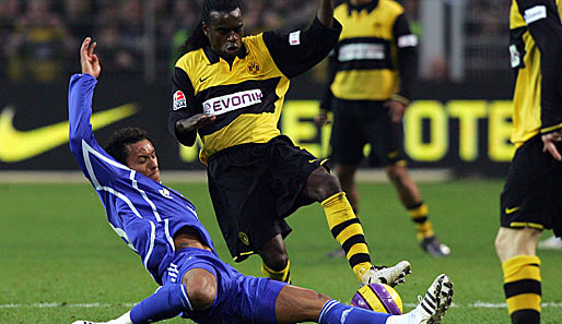 Zur Saison 2007/2008 wechselte Jones zum FC Schalke 04 und durfte da gleich im Derby aller Derbys gegen Dortmund mitgrätschen