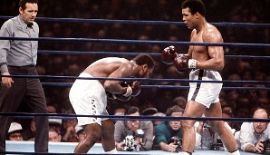 Der dritte Fight ging als "Thrilla in Manila" in die Geschichte ein. Ali gewann den legendären Fight in der 14. Runde und entriss Frazier den Gürtel