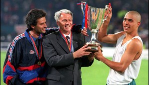 1997 wird er als Bobby Robsons Übersetzer und Scout mit dem FC Barcelona Sieger im Europapokal der Pokalsieger