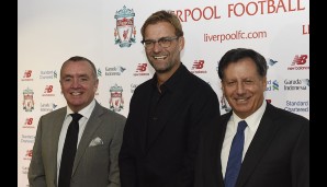 Auf eine rosige Zukunft blicken die Verantwortlichen des FC Liverpools bei der Präsentation ihres Heilsbringers