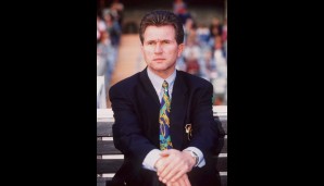 1994/1995: Nachdem Heynckes Anfang der 90er bei Bayern entlassen wird, nimmt er nach einer erfolgreichen Zwischenstation in Bilbao als Trainer auf der Frankfurt-Bank Platz, wo er sieinen Vertrag nach der Saison aber wieder auflöst