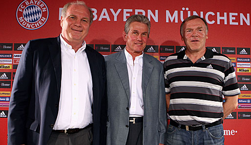 Feuerwehrmann bei den Bayern: 2009 beerbt Jupp Heynckes (M.) Jürgen Klinsmann bei den Bayern und erreicht noch Tabellenplatz 2