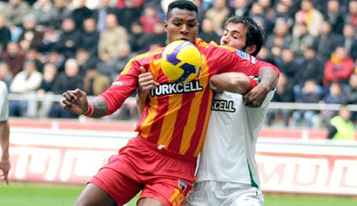 Ariza Makukula spielt auf Leihbasis bei Kayserispor. Der Klub wird von der Kaufoption Gebrauch machen