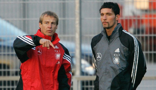 Nach dem peinlichen Vorrundenaus der DFB-Elf bei der EM 2004 wurde Jürgen Klinsmann (l.) neuer Nationaltrainer. Kuranyi war (zunächst) dabei