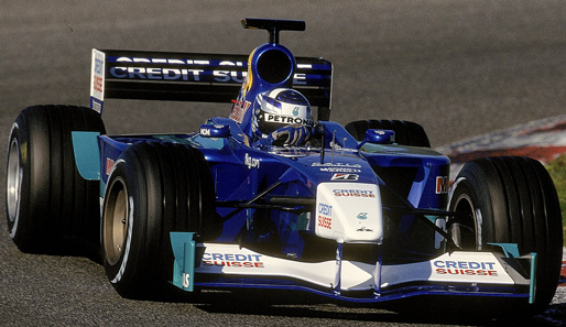 Räikkönens Formel-1-Karriere begann mit dem Einstieg bei Sauber 2001, da war der Finne gerade 21 Jahre alt. Zuvor hatte er im Kartsport und in der Formel-Renault die ersten Racing-Erfahrungen gesammelt - und offenbar Peter Sauber überzeugt