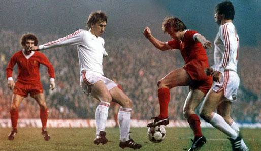 1981 stand Augenthaler (2.v.l.) mit dem FCB erstmals im Landesmeistercup-Halbfinale - und schied gegen Liverpool aus (0:0/1:1)