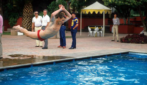 Bei der WM 1986 war das jedoch vergessen. Augenthaler erfrischt sich hier im mexikanischen Pool. Am Ende wurde man Zweiter