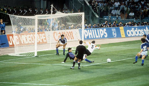 1990 wird Augenthaler Weltmeister. Im Finale gegen Argentinien wurde ihm ein klarer Elfer verwehrt - sei's drum