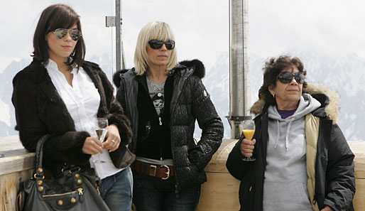 Familiengipfel zur EURO 2008: Liliana (l.) mit Mama Lana (M.) und Oma Lisa (r.) auf der Zugspitze