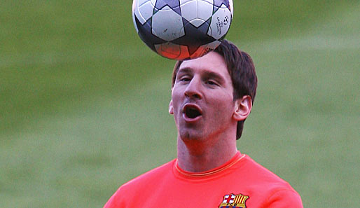 Das Kopfballspiel hebt sich Messi allerdings gerne für das Training auf. Im Endeffekt haben beide Superstars...