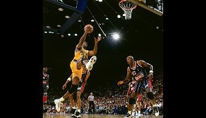 1996 dann das Comeback: Als Power Forward lief Magic Johnson erneut für die Lakers auf und lieferte Topleistungen ab
