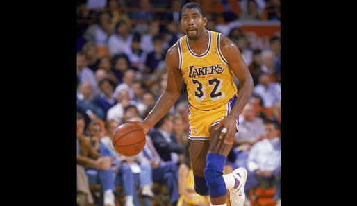 So kennt man ihn: Magic Johnson, der Point Guard der Los Angeles Lakers. Insgesamt 13 Jahre stand er für die Lakers auf dem Feld