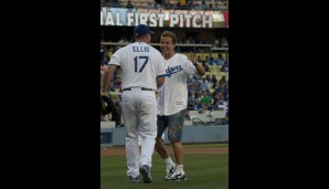 Dodgers-Catcher A.J. Ellis nimmt's mit Humor, auch wenn Mario das Ding viel zu hoch an ihm vorbeidonnerte