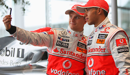 Insbesondere für die Stammfahrer Hamilton (r.) und Heikki Kovalainen