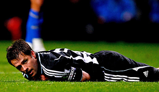 Nach weiteren Verletzungen steigt Michael Owen 2009 nach 30 Toren in 79 Spielen mit Newcastle aus der Premier League ab