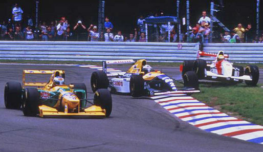 Nach nur einem Rennen wechselt Schumacher zu Benetton, wo er gegen die ganz Großen kämpft. Hier: Alain Prost (M.) und Ayrton Senna (r.)