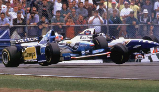 1995 sind Schumacher und Hill Lieblingsfeinde. In Silverstone boxt der Brite den Deutschen von der Piste