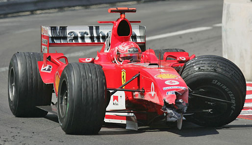 Die Saison 2004 dominiert Schumi nach Belieben. Nur in Monaco leistet er sich im Tunnel einen unvergessen dummen Crash mit Juan Pablo Montoya