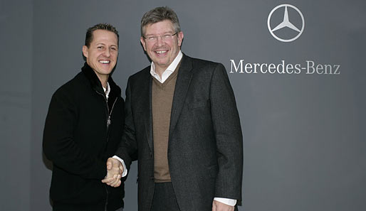 Ende 2009 gibt Schumi sein Comeback bei Mercedes bekannt, wo er wieder mit Ross Brawn zusammenarbeitet