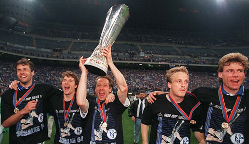 Der Linksfuß gehörte zu den Eurofightern, die 1997 den UEFA-Cup gewannen. Büskens (2. v. r.) stand in beiden Finalpartien in der Startelf